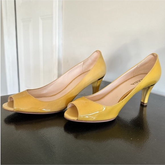 Prada size 38 (US8) heels - Picture 7 of 11